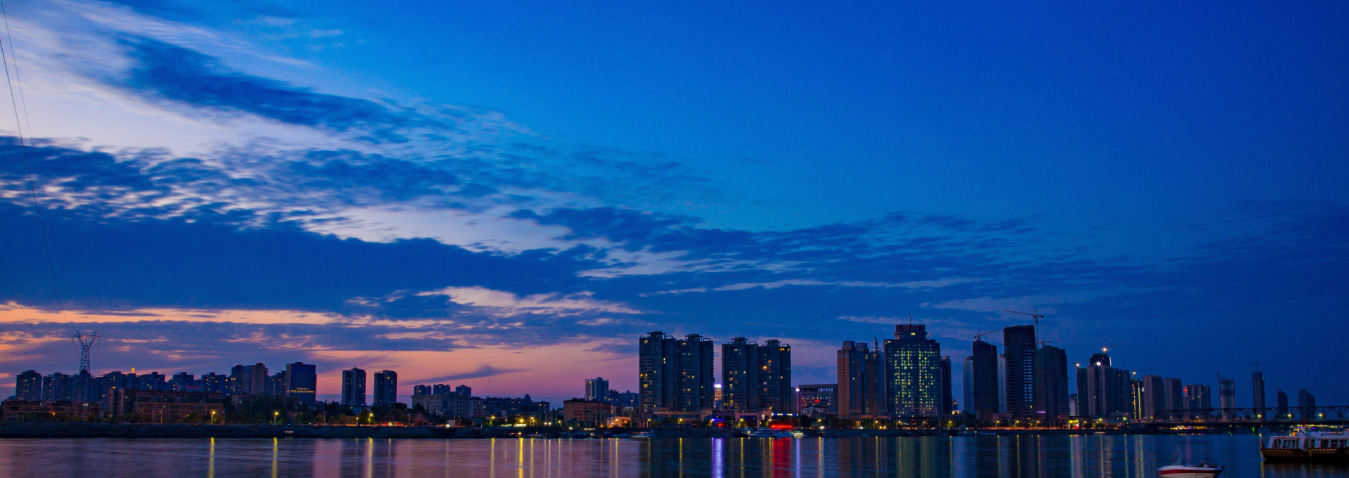 关于我们banner